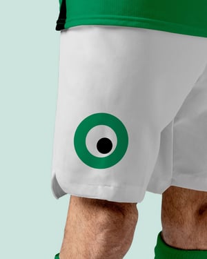 Pantaloncini personalizzati con logo dell'Associazione Camaleonti